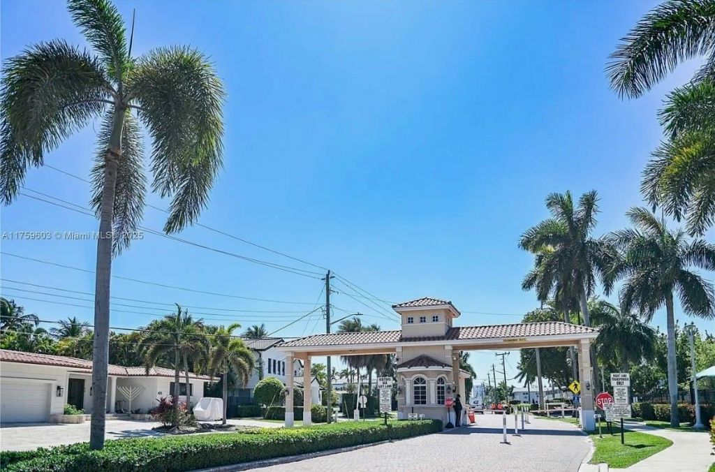 500 Layne Boulevard, Unit 18, Hallandale Beach, FL 33009 Photo