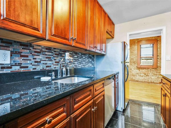 21-58 35 Street, Unit 5D, Astoria, NY 11105