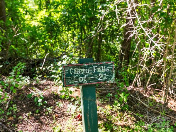 9999 Stone Valley Way, Hendersonville, NC 28792