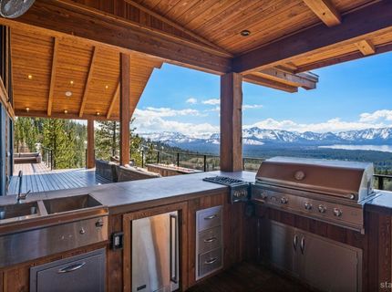 1639 Sherman Way, South Lake Tahoe, CA 96150 Photo