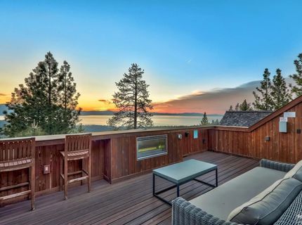 1639 Sherman Way, South Lake Tahoe, CA 96150 Photo