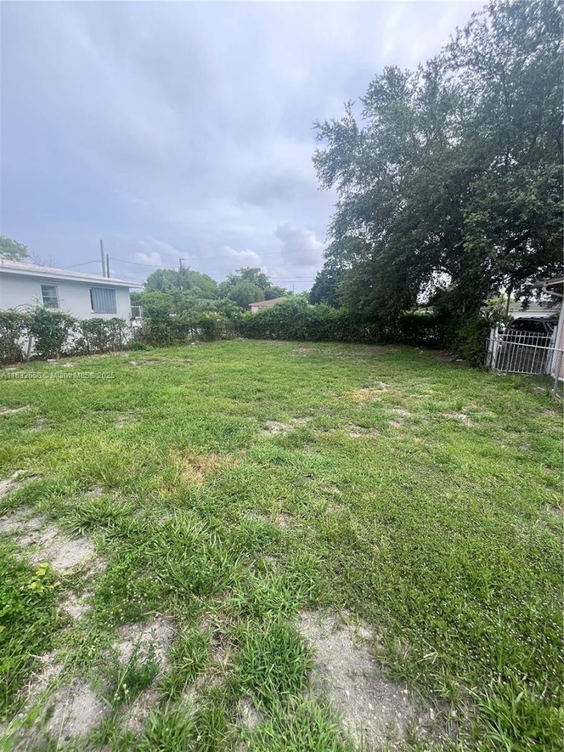 1927 NW 64 St, Miami, FL 33147 Photo