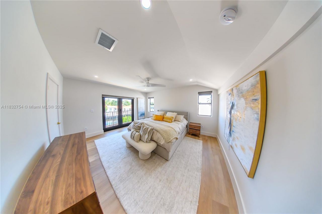 1240 NE 27th Ter, Pompano Beach, FL 33062 Photo