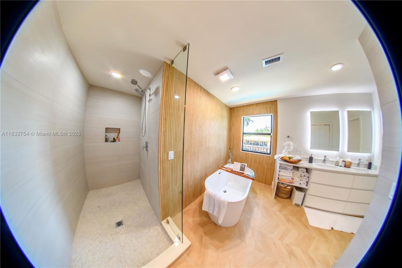 1240 NE 27th Ter, Pompano Beach, FL 33062 Photo