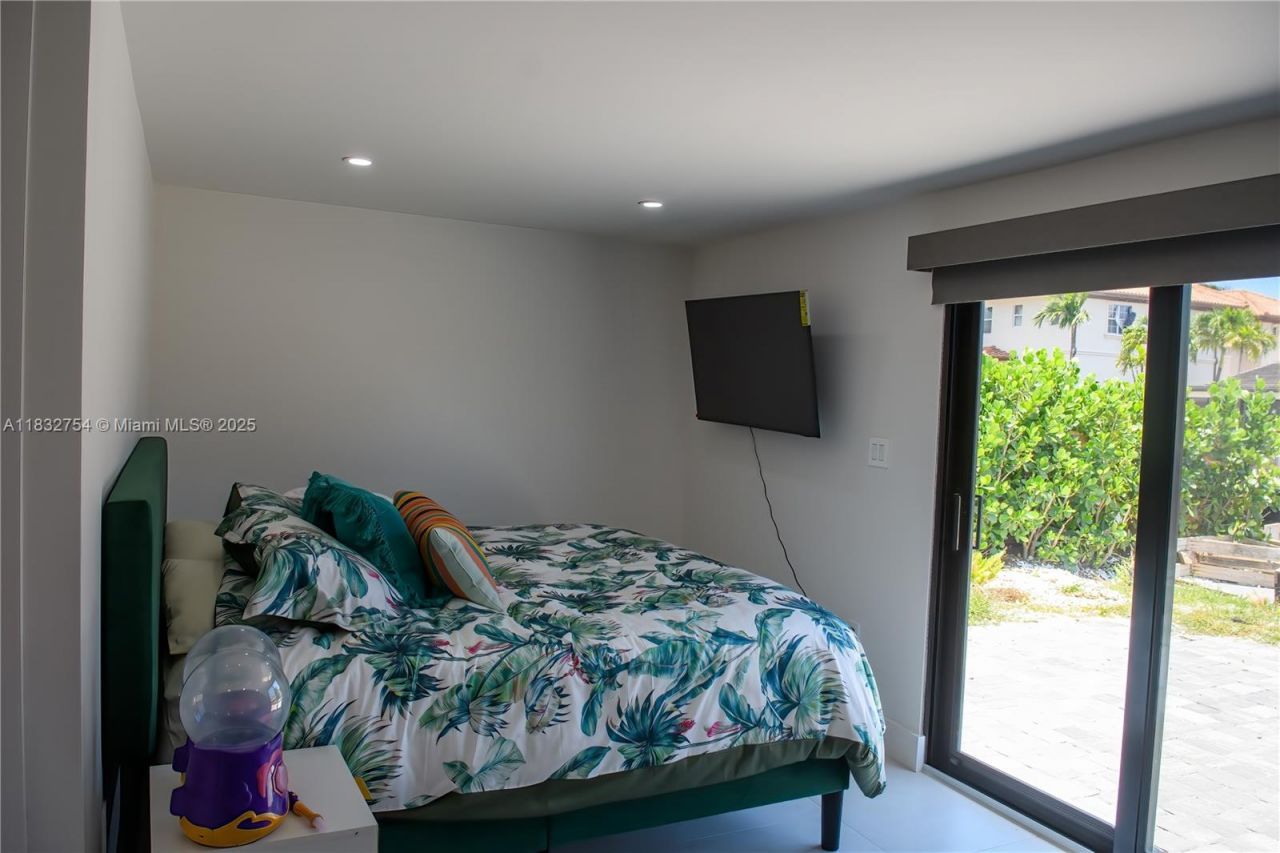 1240 NE 27th Ter, Pompano Beach, FL 33062 Photo