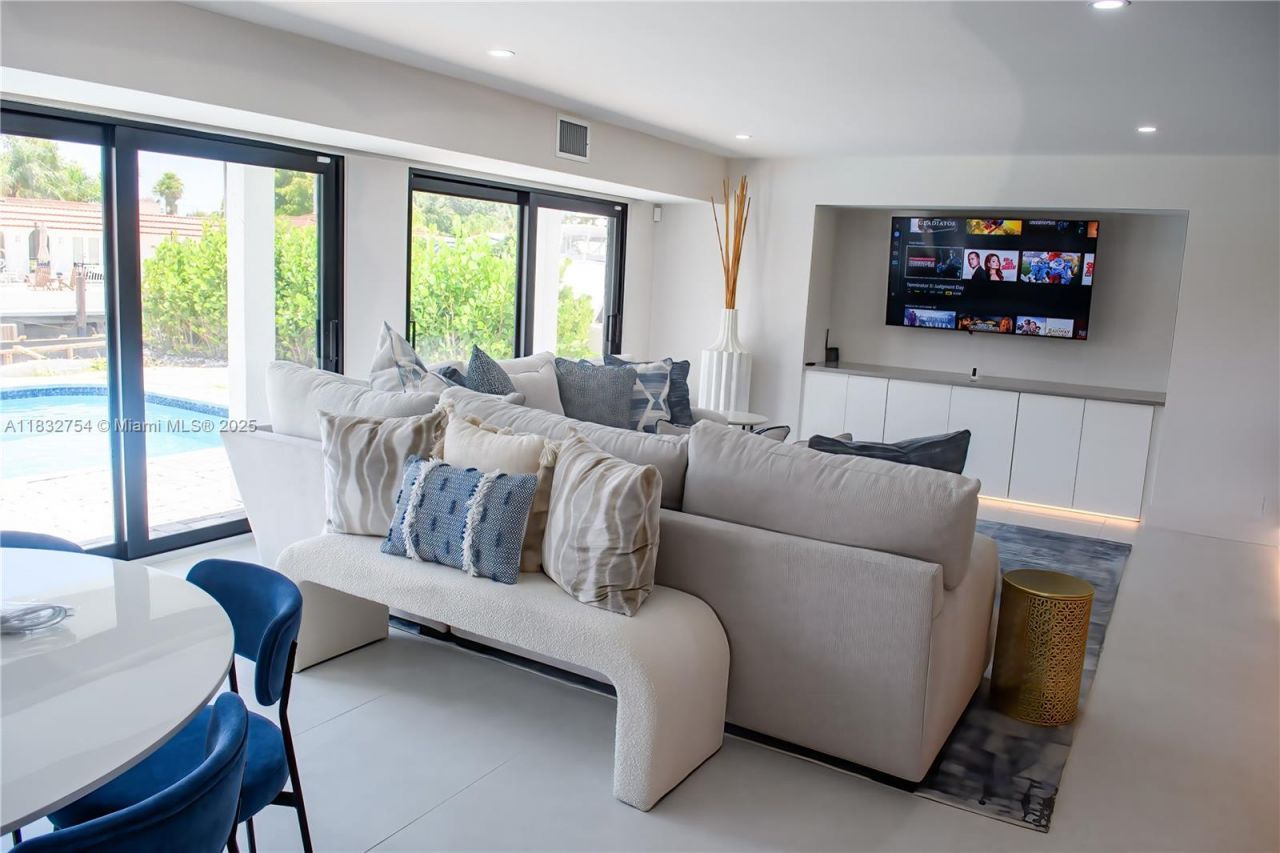 1240 NE 27th Ter, Pompano Beach, FL 33062 Photo