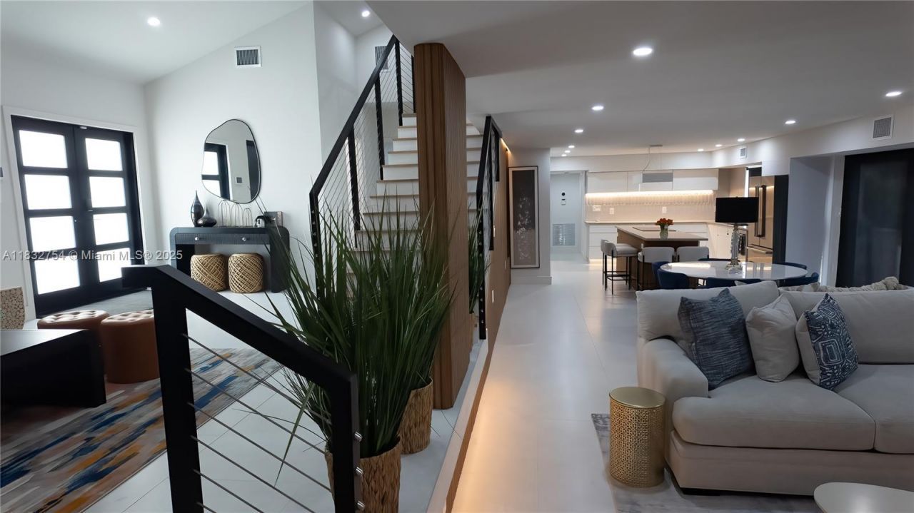 1240 NE 27th Ter, Pompano Beach, FL 33062 Photo