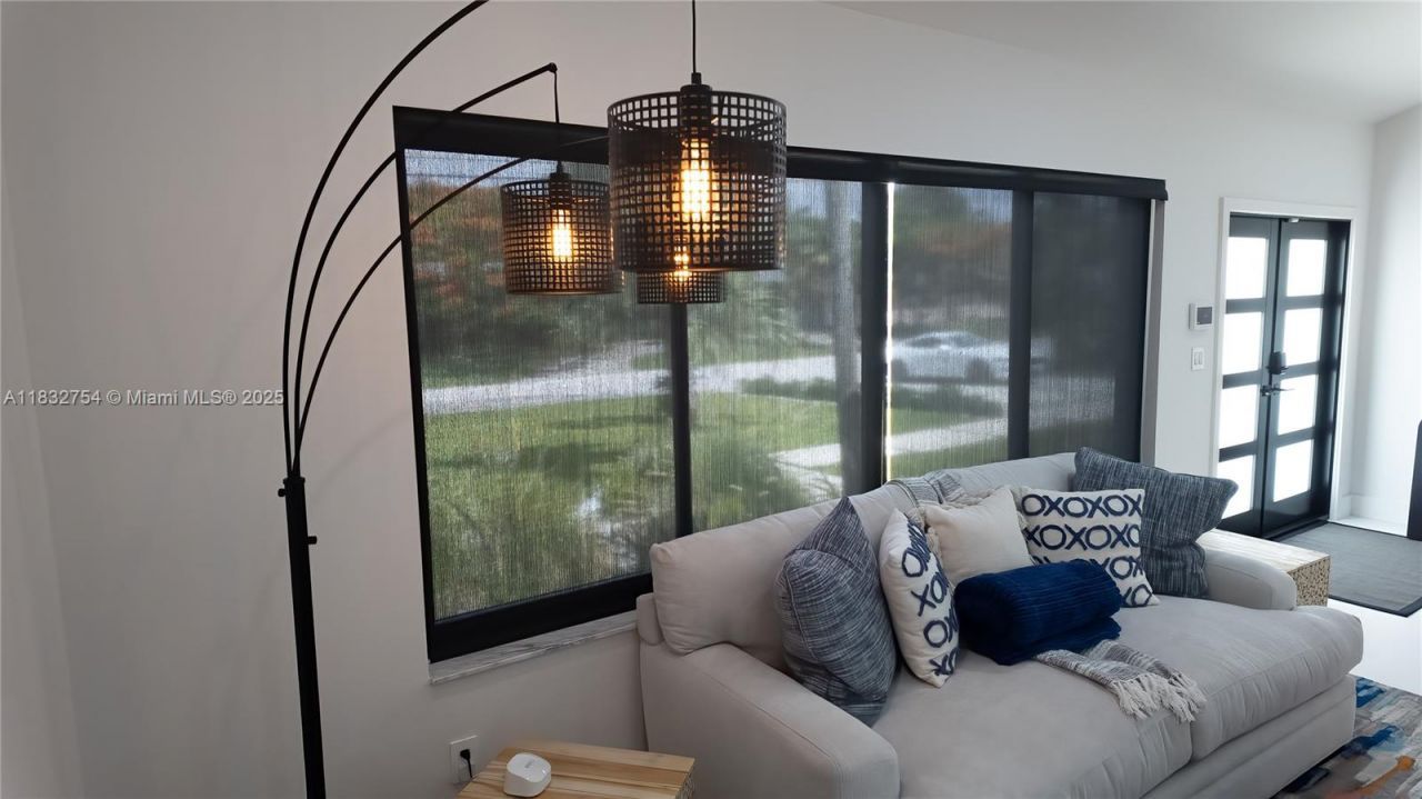 1240 NE 27th Ter, Pompano Beach, FL 33062 Photo