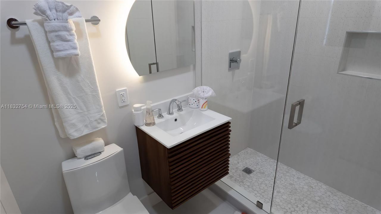 1240 NE 27th Ter, Pompano Beach, FL 33062 Photo