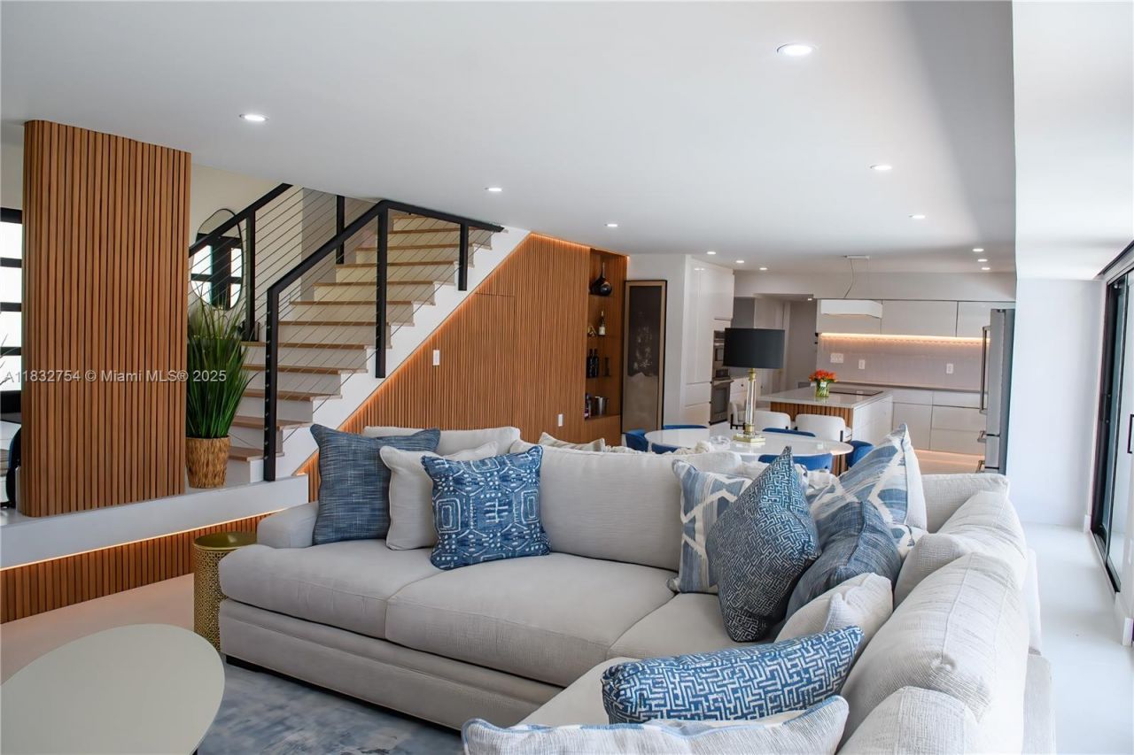 1240 NE 27th Ter, Pompano Beach, FL 33062 Photo