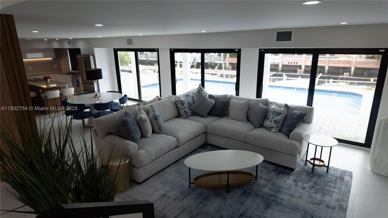 1240 NE 27th Ter, Pompano Beach, FL 33062 Photo