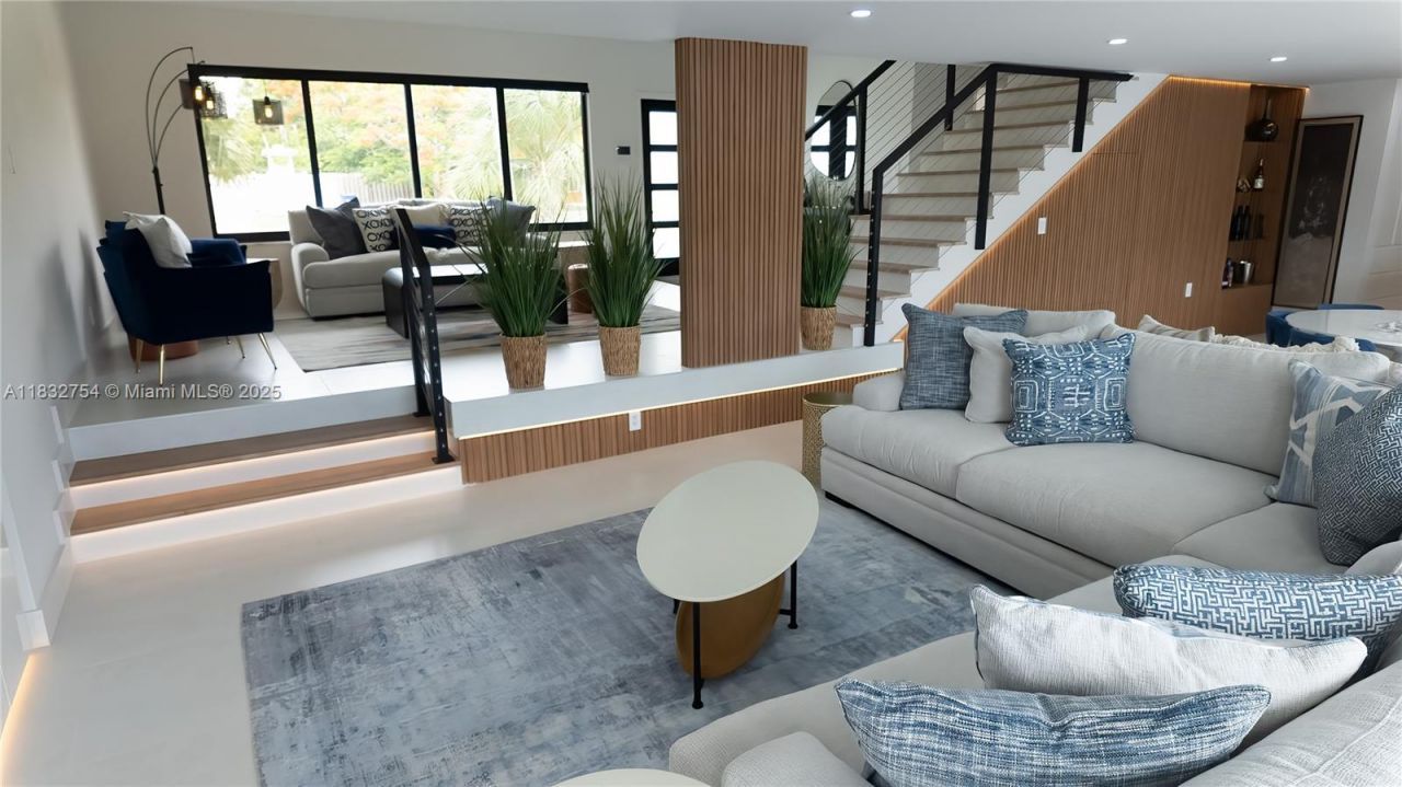 1240 NE 27th Ter, Pompano Beach, FL 33062 Photo