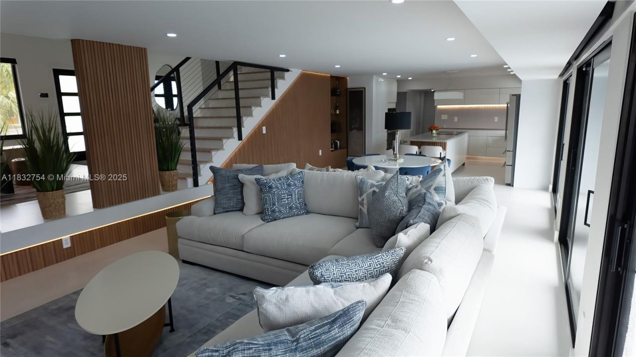 1240 NE 27th Ter, Pompano Beach, FL 33062 Photo