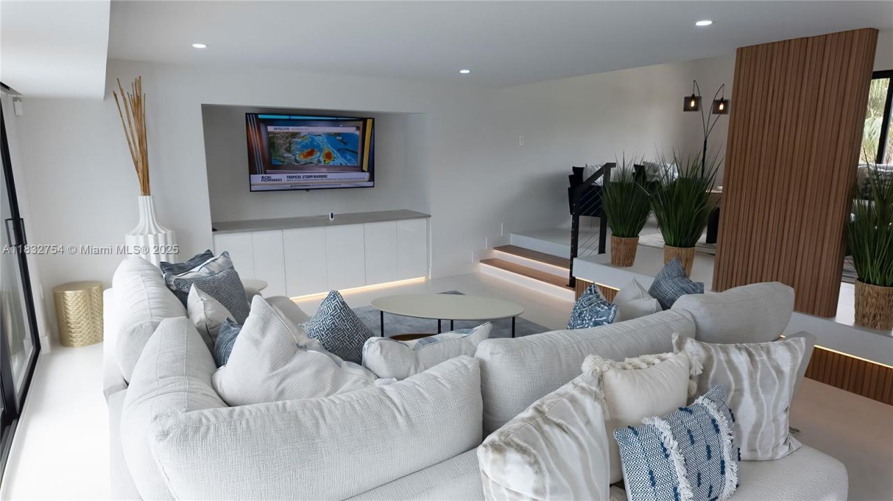 1240 NE 27th Ter, Pompano Beach, FL 33062 Photo