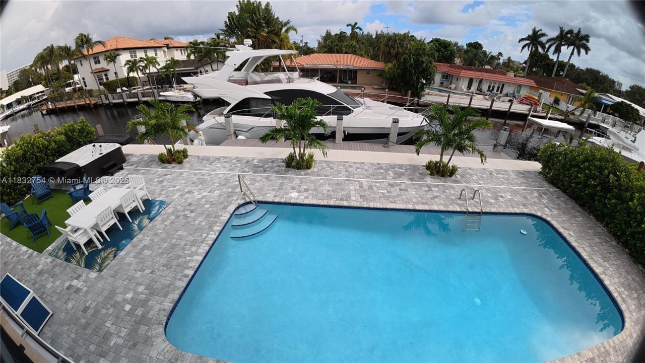 1240 NE 27th Ter, Pompano Beach, FL 33062 Photo