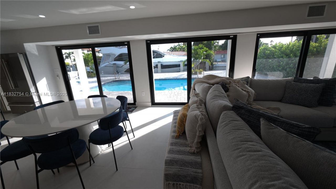 1240 NE 27th Ter, Pompano Beach, FL 33062 Photo