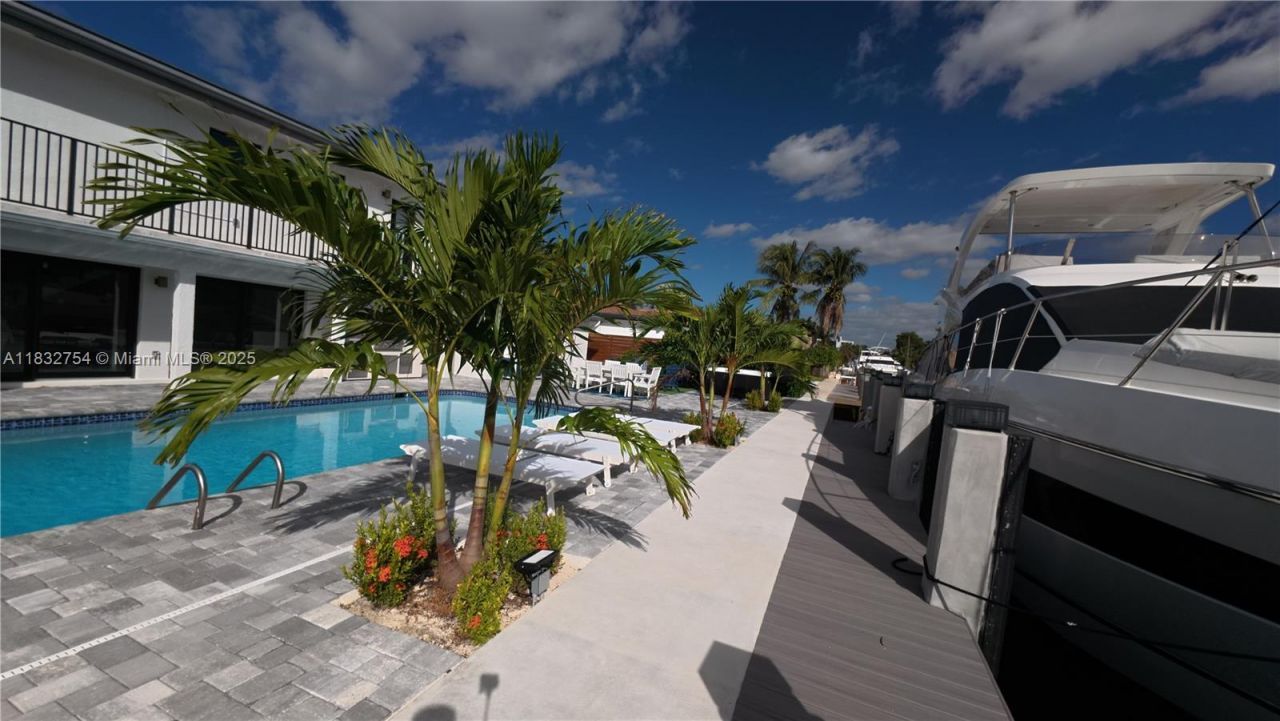 1240 NE 27th Ter, Pompano Beach, FL 33062 Photo