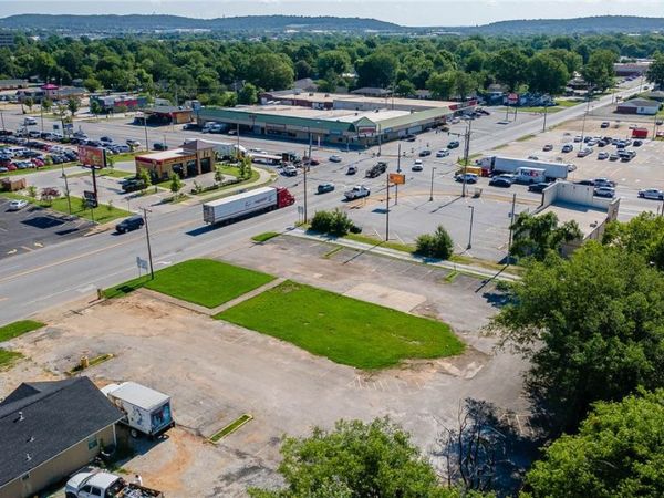 983 W Sunset Avenue, Springdale, AR 72764