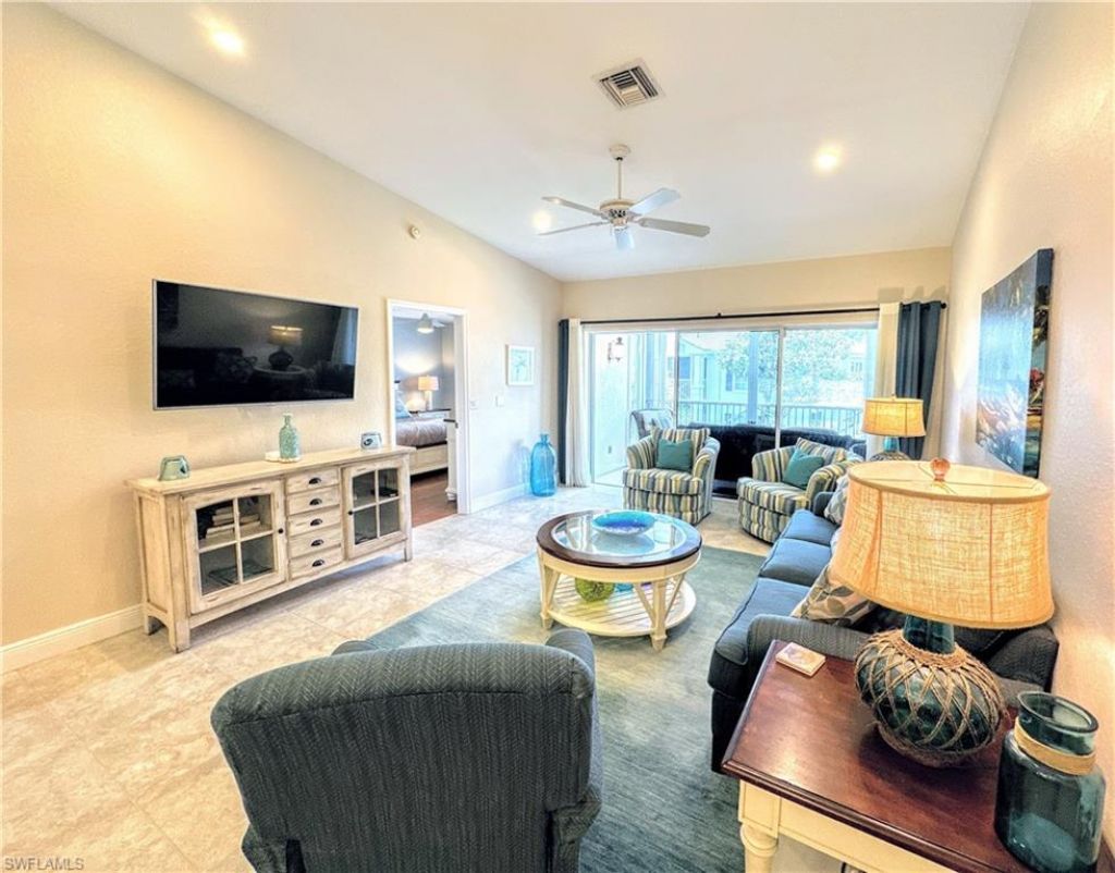 7066 Barrington Cir, Unit 201, Naples, FL 34108 Photo