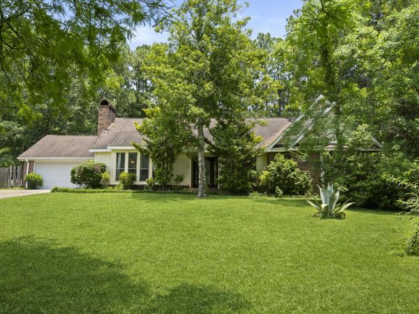 70 Poplar Dr., Hattiesburg, MS 39402