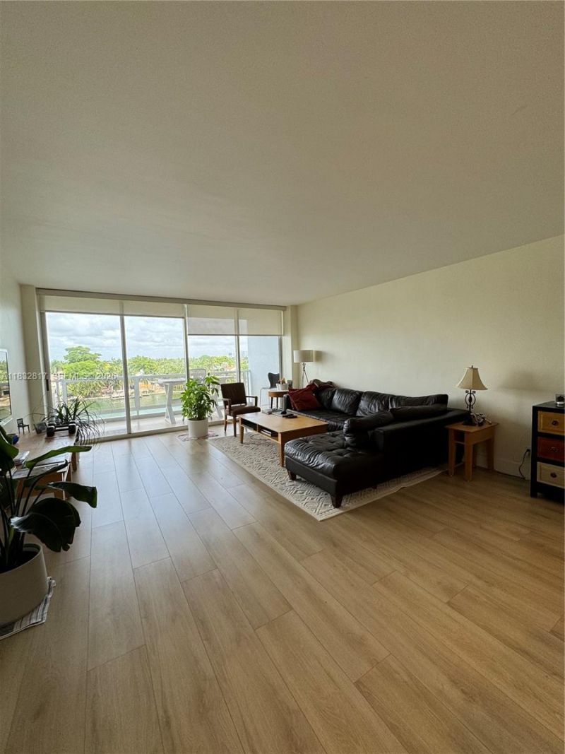 5700 Collins Ave, Unit 6J, Miami Beach, FL 33140 Photo