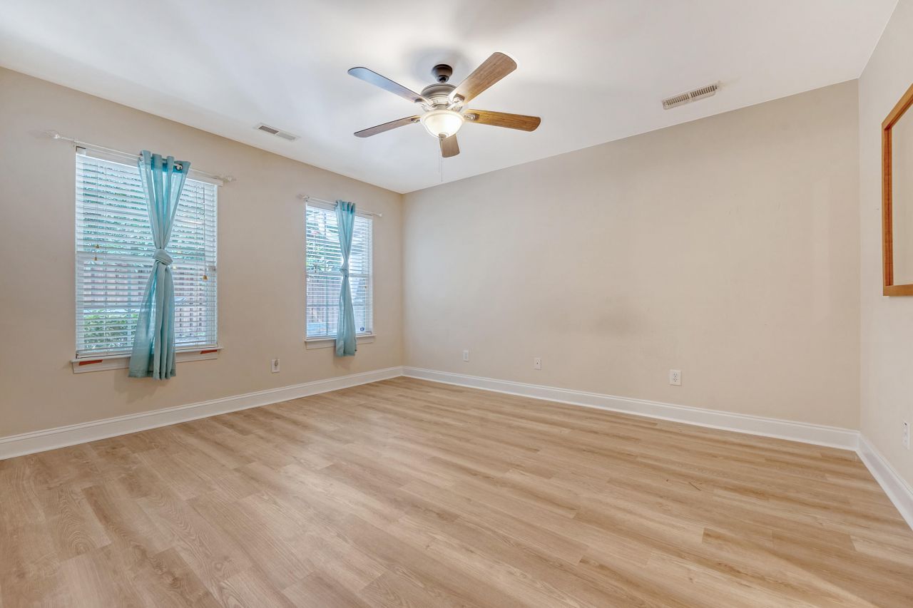 9117 Woodcreek Court Photo 11