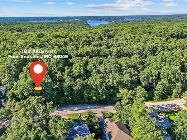 425 Albany Drive, Lake Ozark, MO 65049