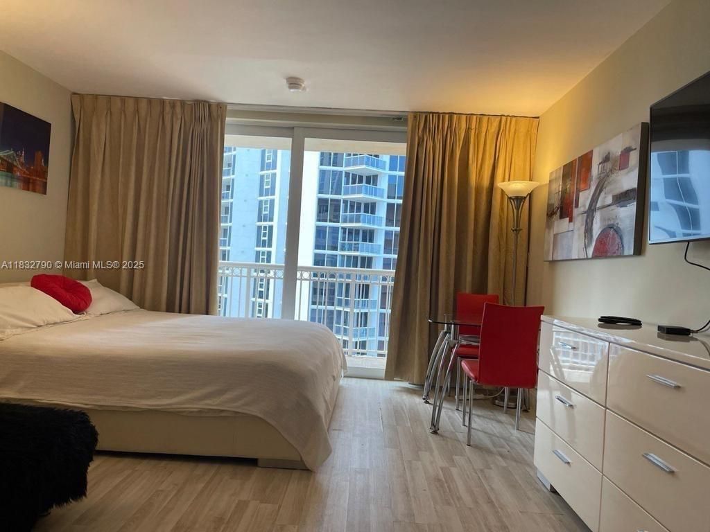 19201 Collins Ave, Unit 717, Sunny Isles Beach, FL 33160 Photo