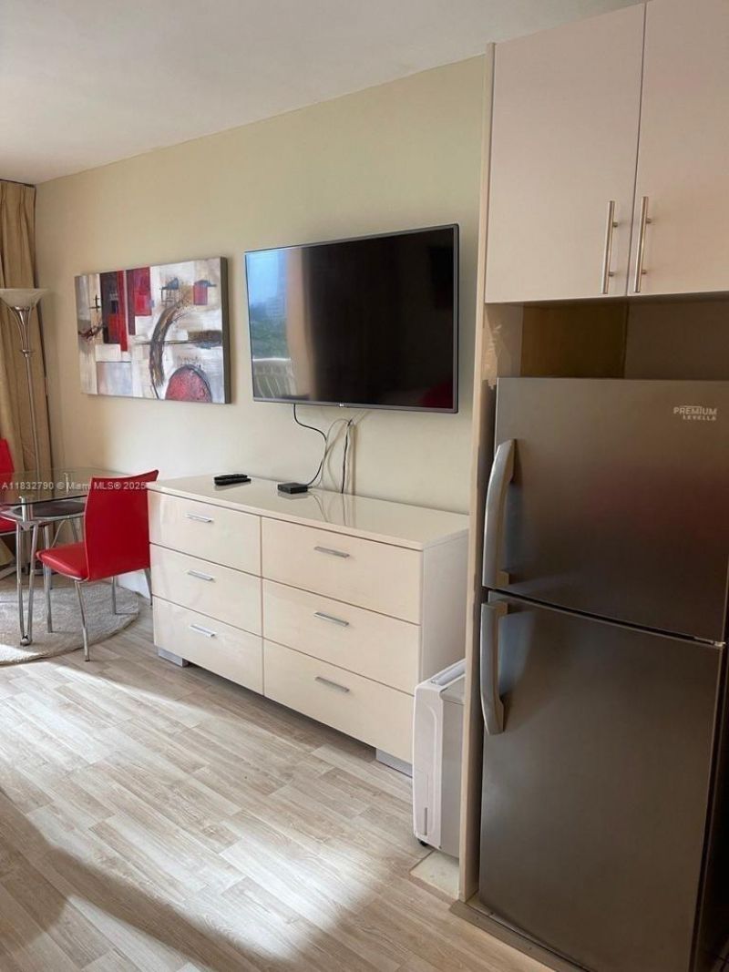 19201 Collins Ave, Unit 717, Sunny Isles Beach, FL 33160 Photo