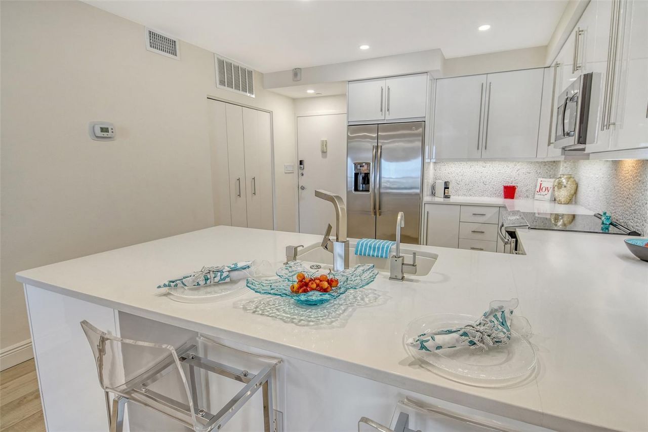 1000 Longboat Club Road, Unit 1105, Longboat Key, FL 34228 Photo