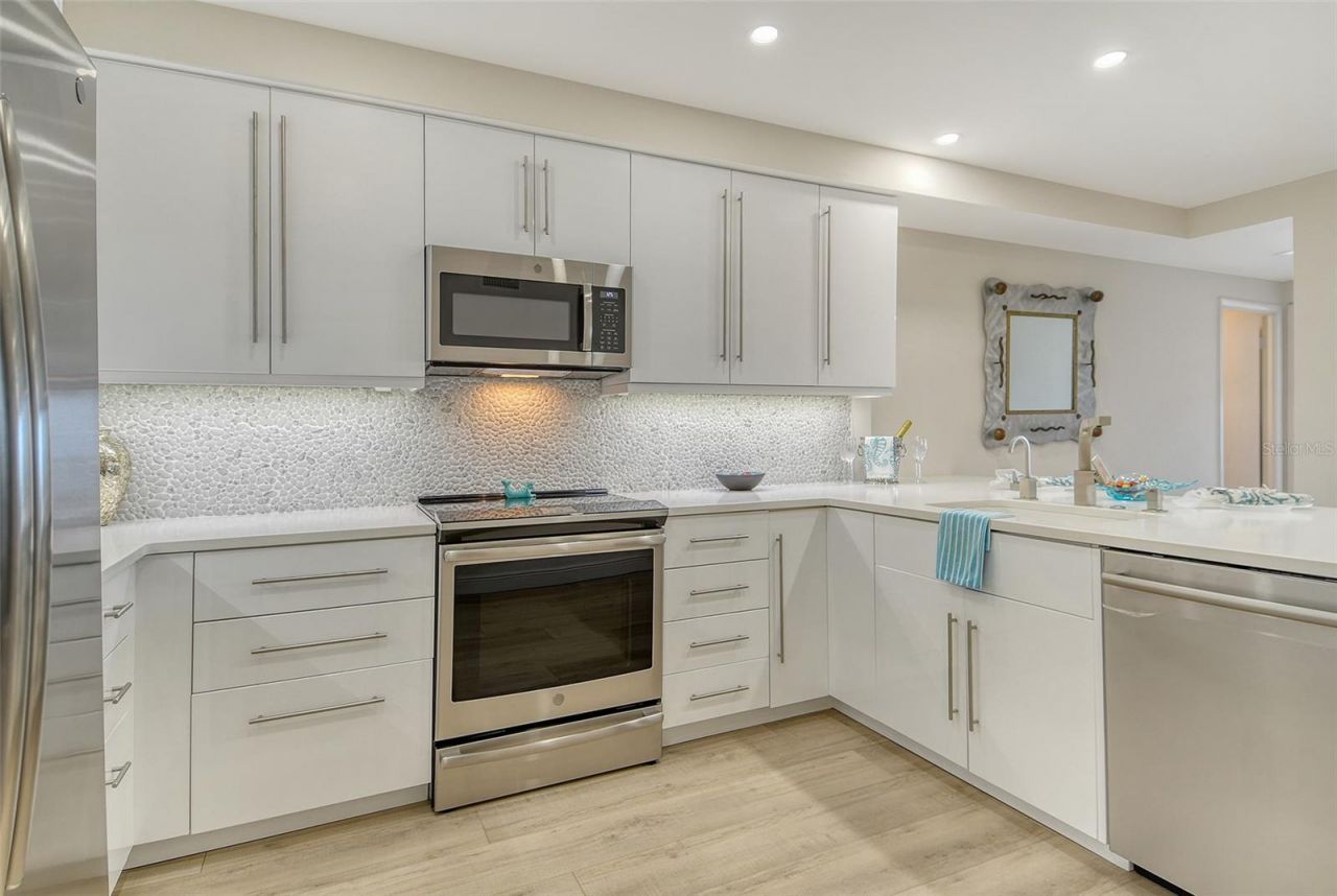 1000 Longboat Club Road, Unit 1105, Longboat Key, FL 34228 Photo