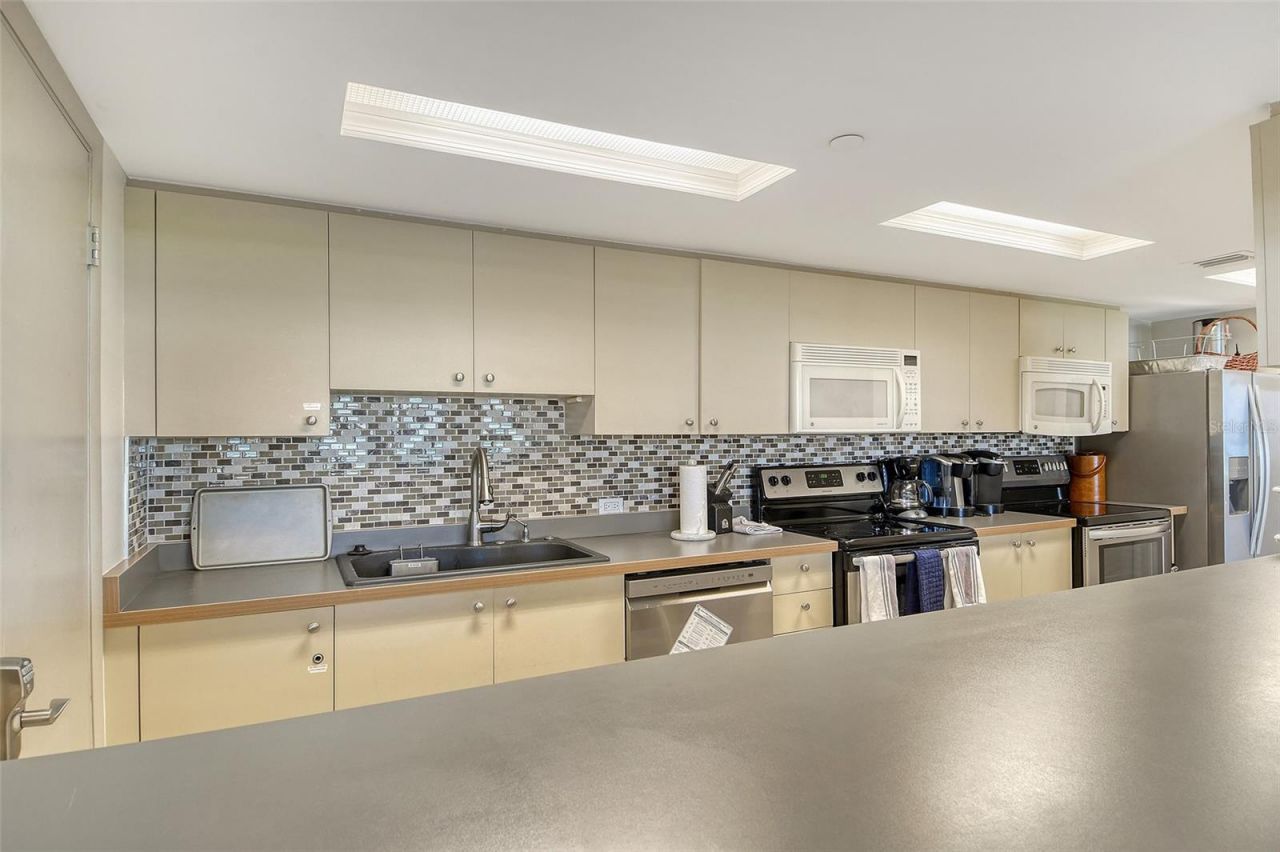 1000 Longboat Club Road, Unit 1105, Longboat Key, FL 34228 Photo