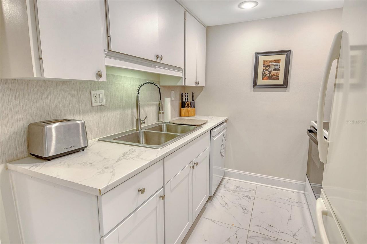 1000 Longboat Club Road, Unit 1105, Longboat Key, FL 34228 Photo