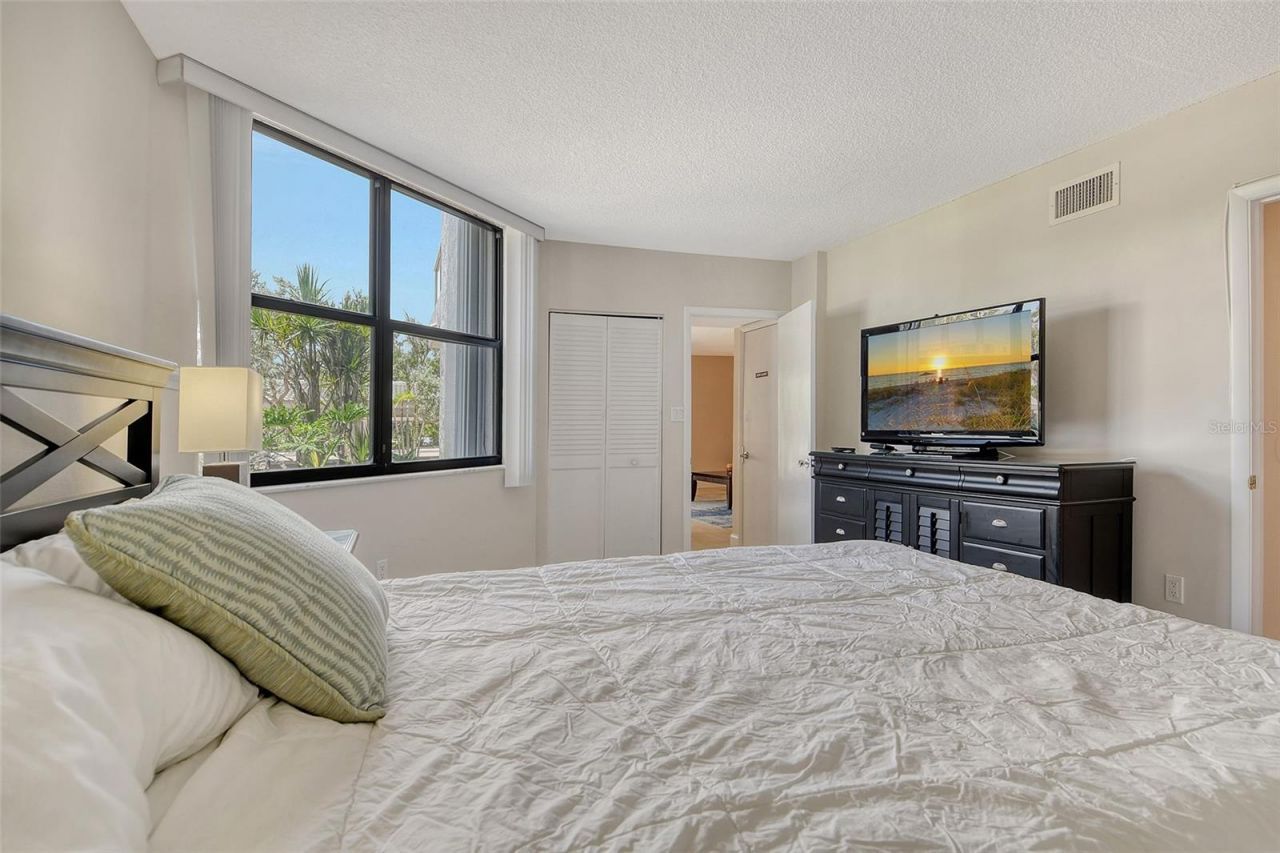 1000 Longboat Club Road, Unit 1105, Longboat Key, FL 34228 Photo