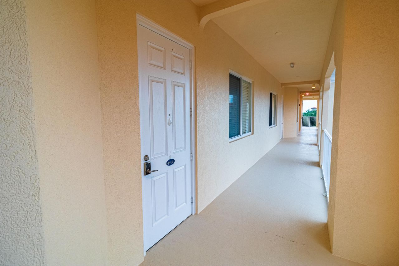 19 Harbour Isle Drive W, Unit Ph04, Fort Pierce, FL 34949 Photo