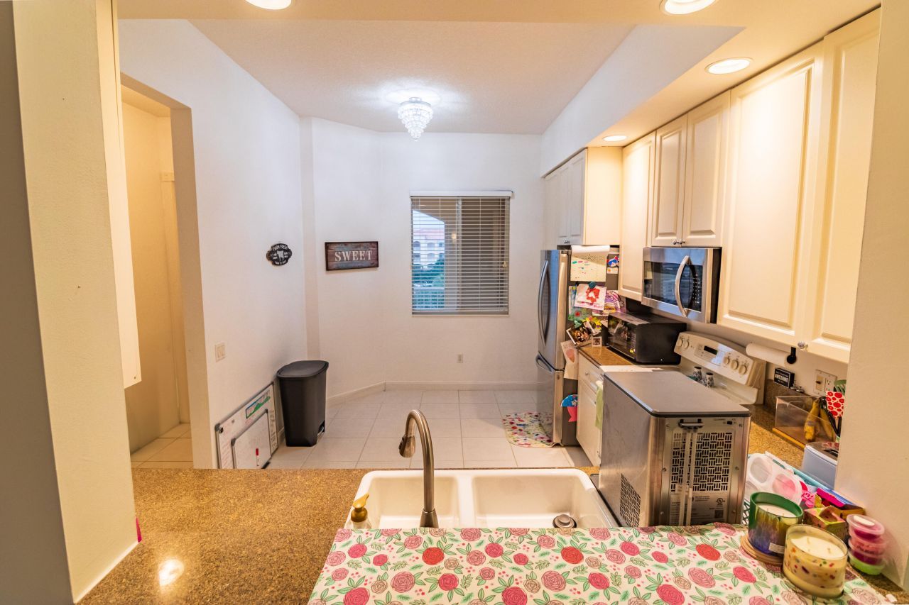 19 Harbour Isle Drive W, Unit Ph04, Fort Pierce, FL 34949 Photo