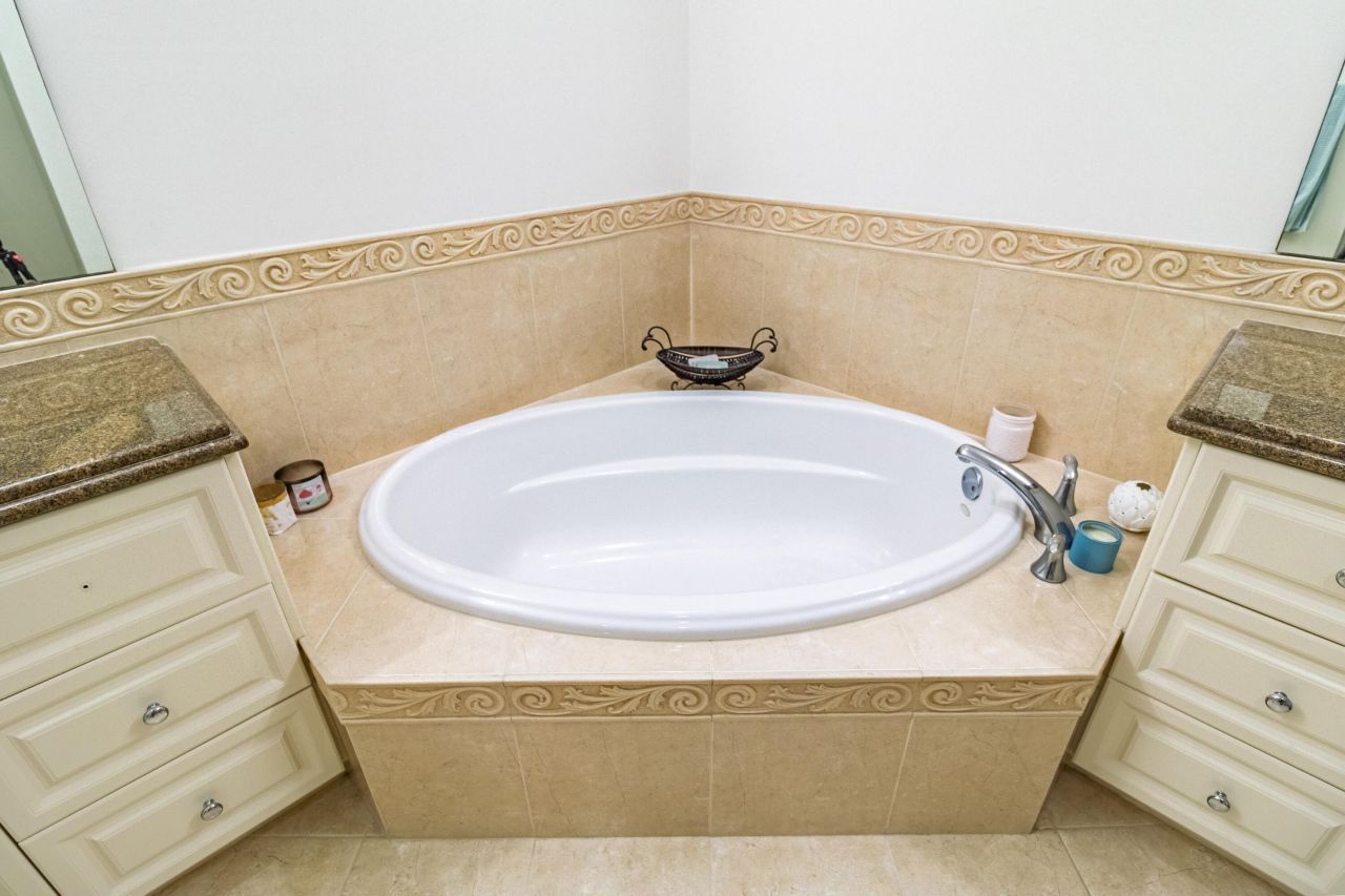 19 Harbour Isle Drive W, Unit Ph04, Fort Pierce, FL 34949 Photo