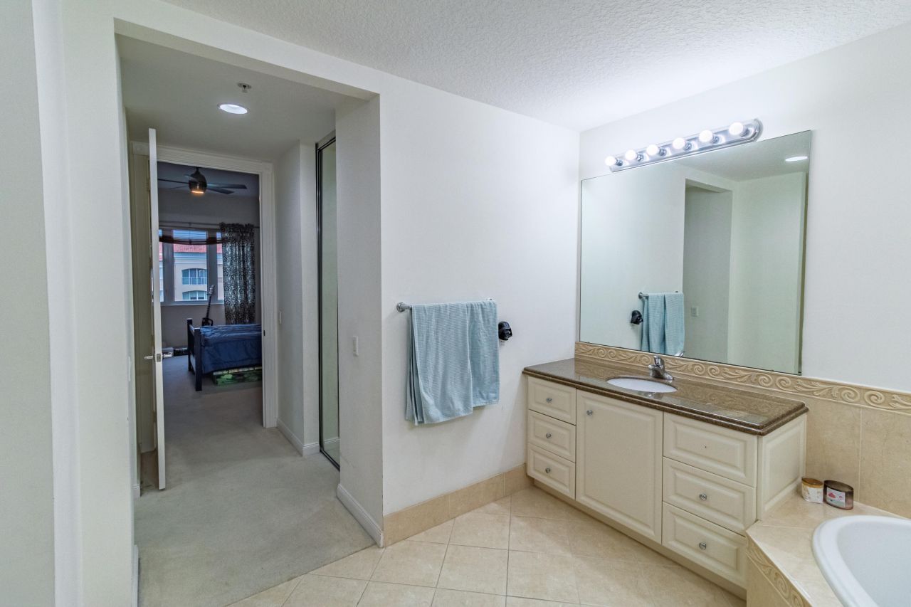 19 Harbour Isle Drive W, Unit Ph04, Fort Pierce, FL 34949 Photo