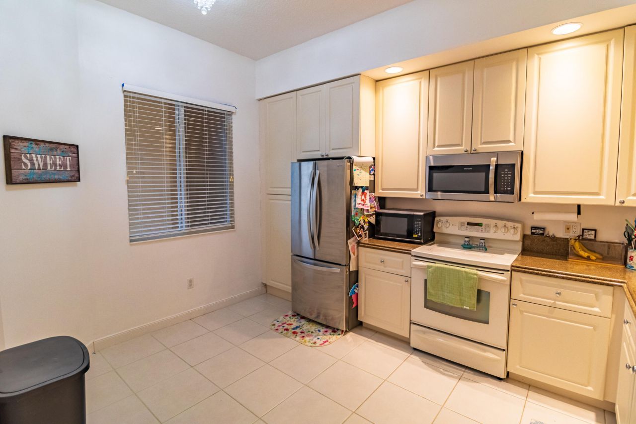19 Harbour Isle Drive W, Unit Ph04, Fort Pierce, FL 34949 Photo