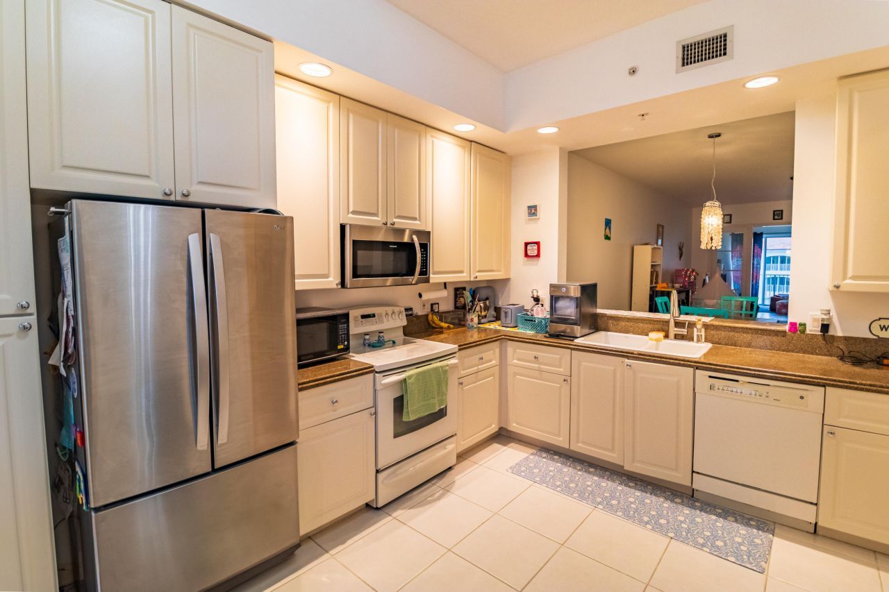 19 Harbour Isle Drive W, Unit Ph04, Fort Pierce, FL 34949 Photo