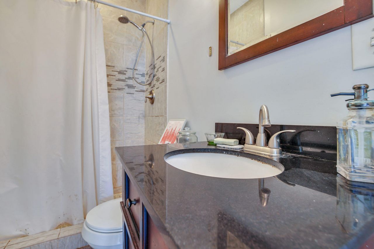 66 America Street Photo 11