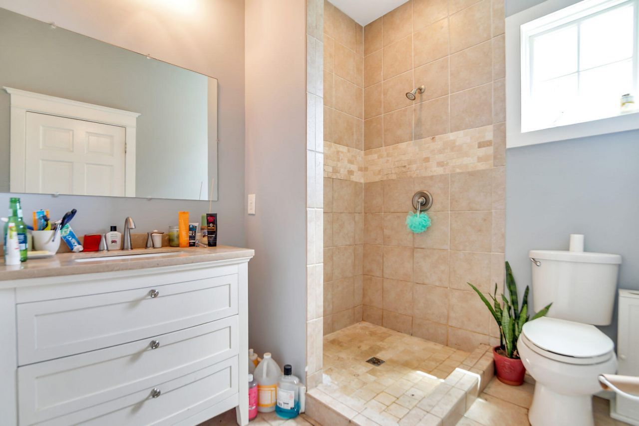 66 America Street Photo 13