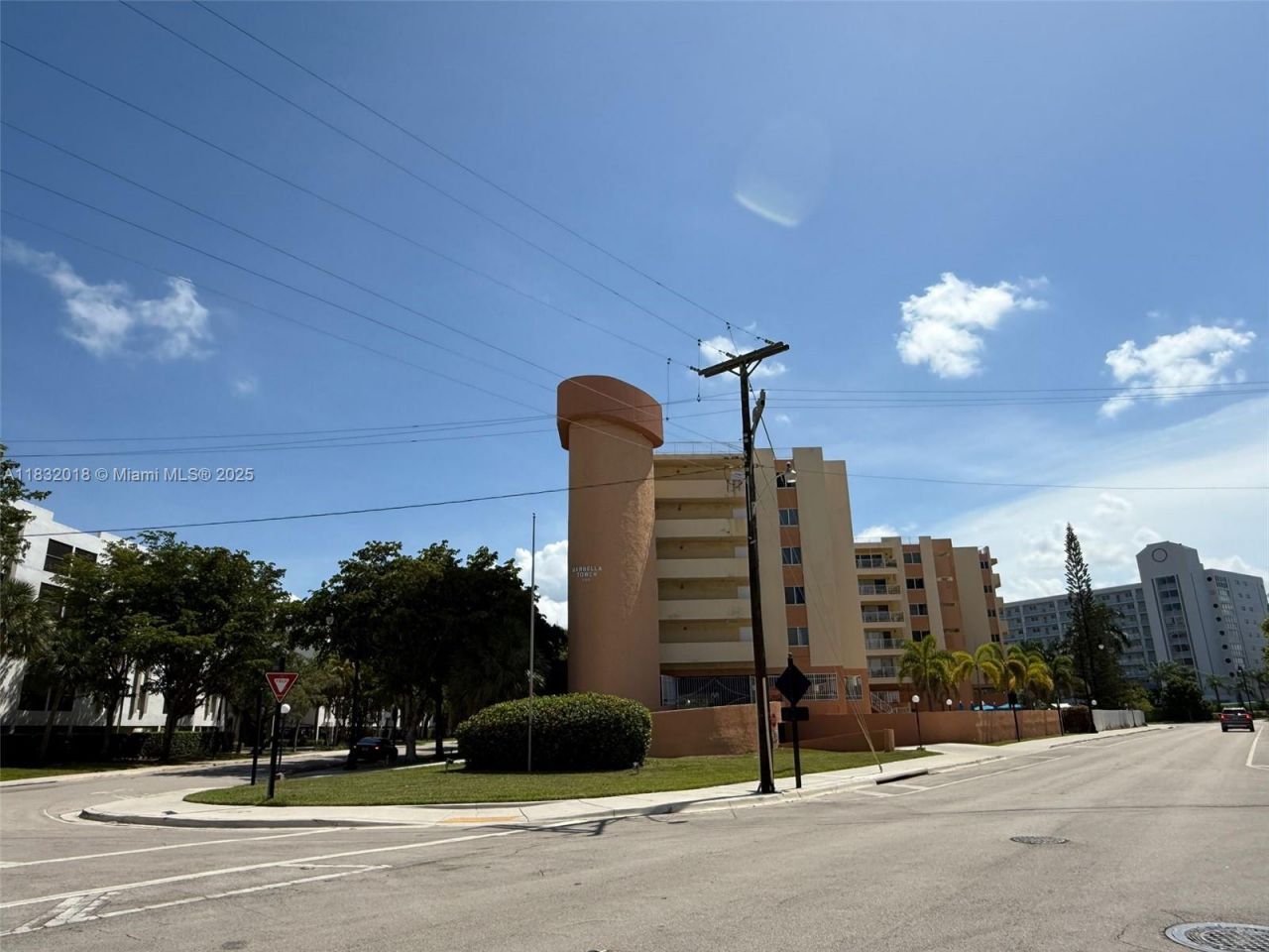 200 178th Dr, Unit 409, Sunny Isles Beach, FL 33160 Photo