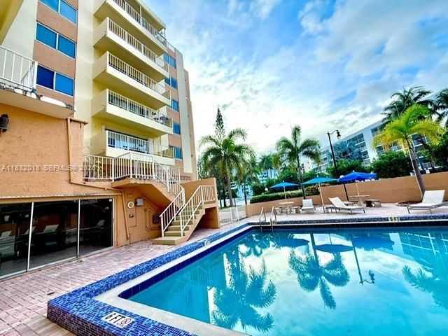 200 178th Dr, Unit 409, Sunny Isles Beach, FL 33160 Photo