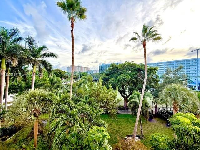 200 178th Dr, Unit 409, Sunny Isles Beach, FL 33160 Photo