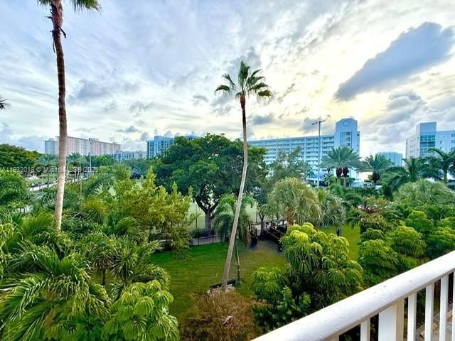 200 178th Dr, Unit 409, Sunny Isles Beach, FL 33160 Photo