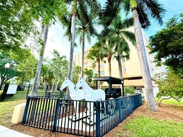 200 178th Dr, Unit 409, Sunny Isles Beach, FL 33160 Photo