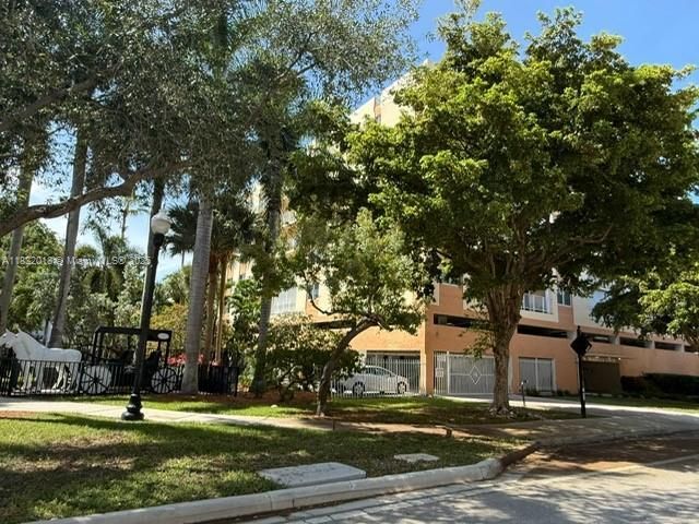 200 178th Dr, Unit 409, Sunny Isles Beach, FL 33160 Photo