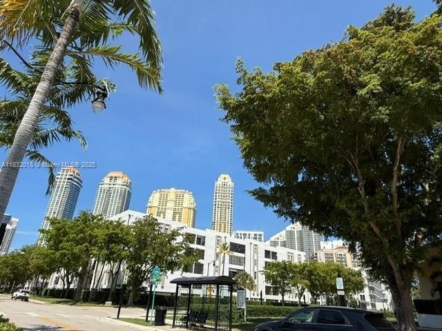 200 178th Dr, Unit 409, Sunny Isles Beach, FL 33160 Photo