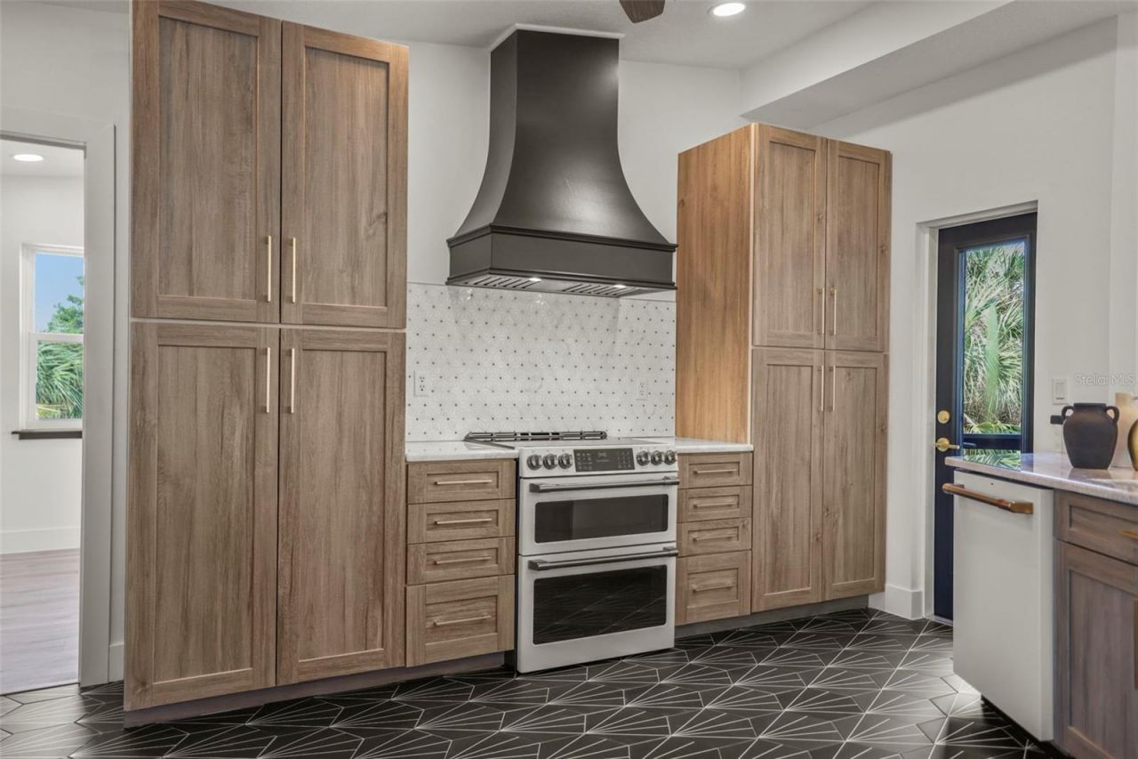 10701 Pine Island Drive, Weeki Wachee, FL 34607 Photo